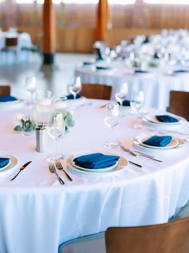 Elegant Circular Table Setup with Blue Napkins